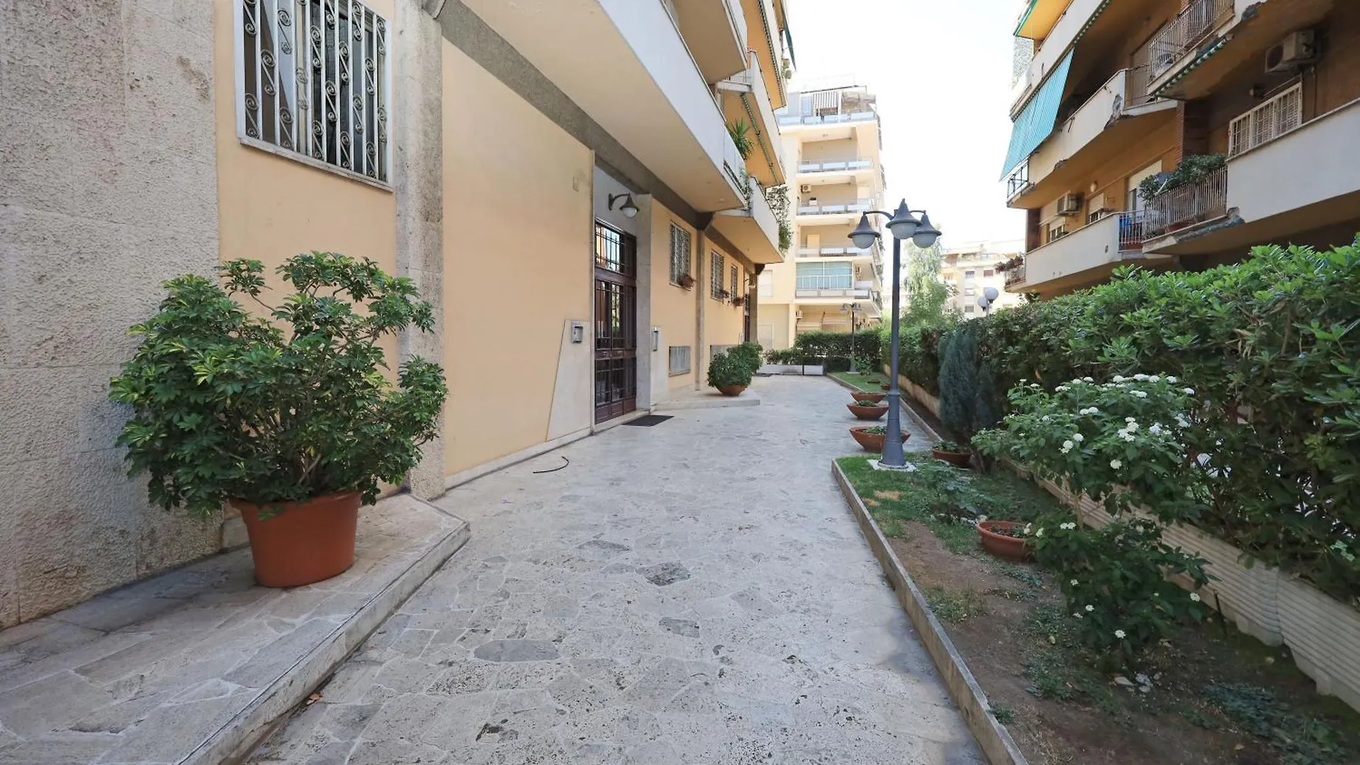 Basilica San Paolo Nuvola Eur Modern Apartment Rome
